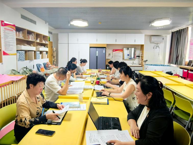 bat365在线平台常委、纪委书记、二级高级监察官张颖辉参加联系教师党支部主题党日活动