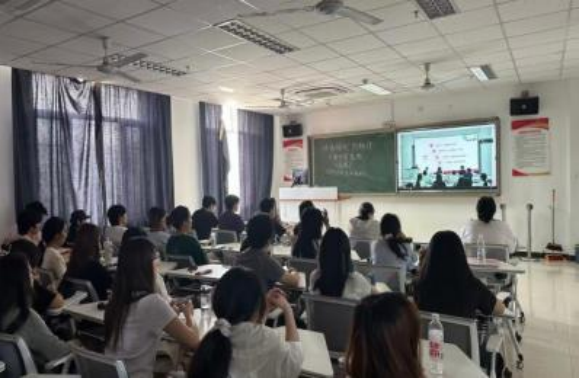 劳模云端传承匠心 厚植青年笃学初心——本科生院开展“全国劳模进校园”主题教育活动