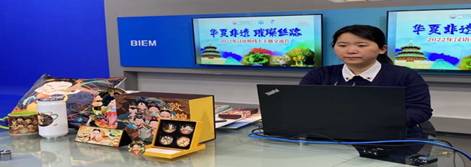 桌子上的电脑萤幕上有许多人中度可信度描述已自动生成