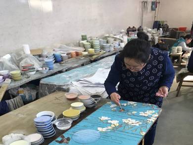 图片包含 建筑, 男人, 年轻, 干描述已自动生成