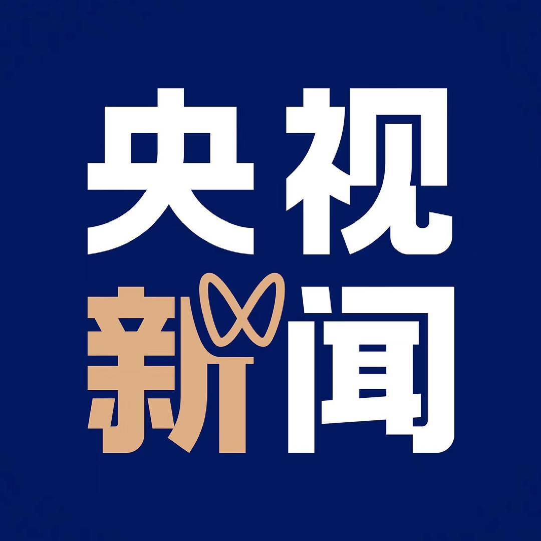 央视新闻：#机器人半马显眼包大赏 现场“男女老少”，各显神通～