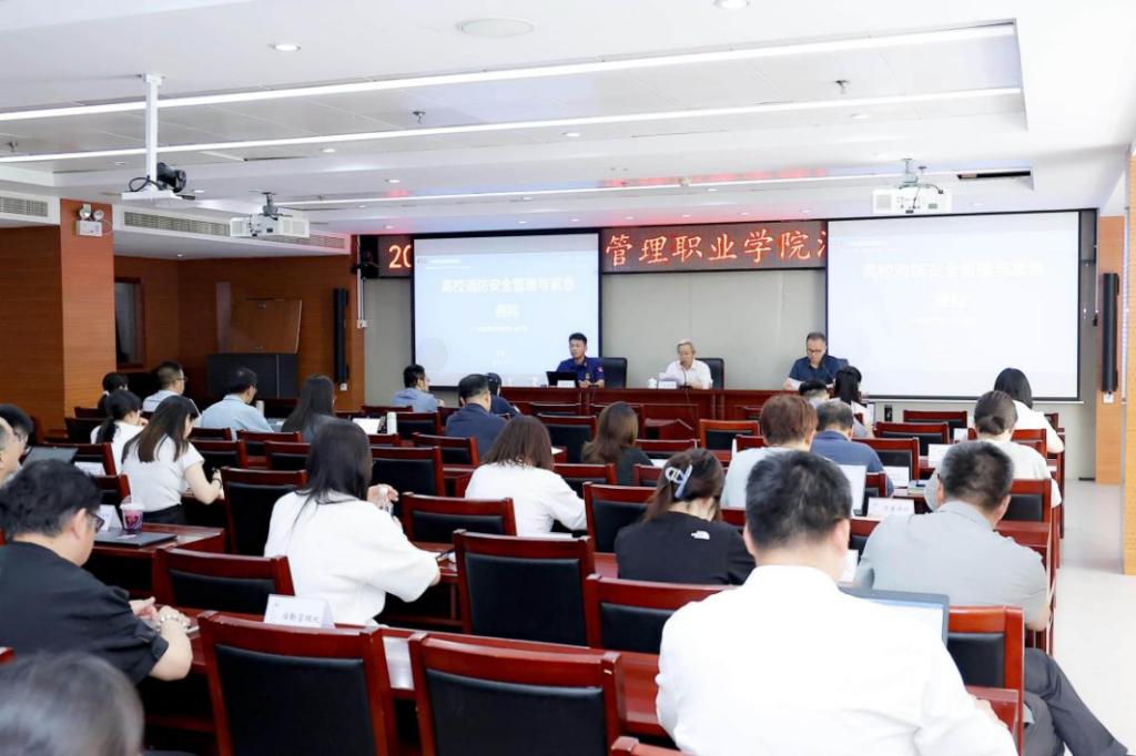 消防专家进校园 筑牢校园防火屏障——bat365在线平台开展消防安全管理与紧急避险专题培训